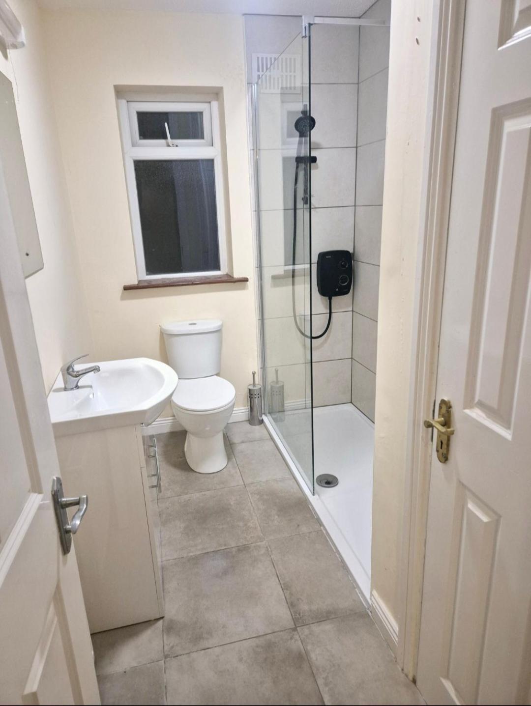 Entire To Fit Holiday home *